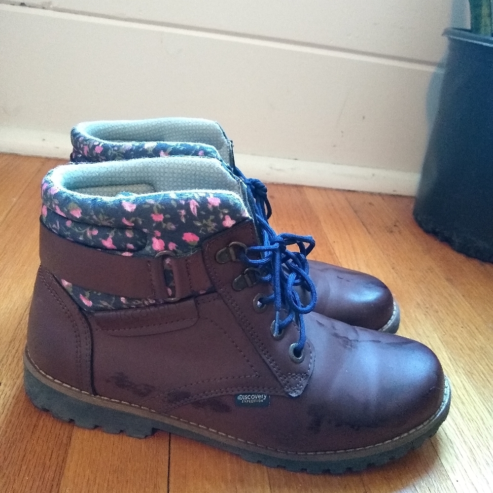 Discovery Expedition hiking books, women's sz 10